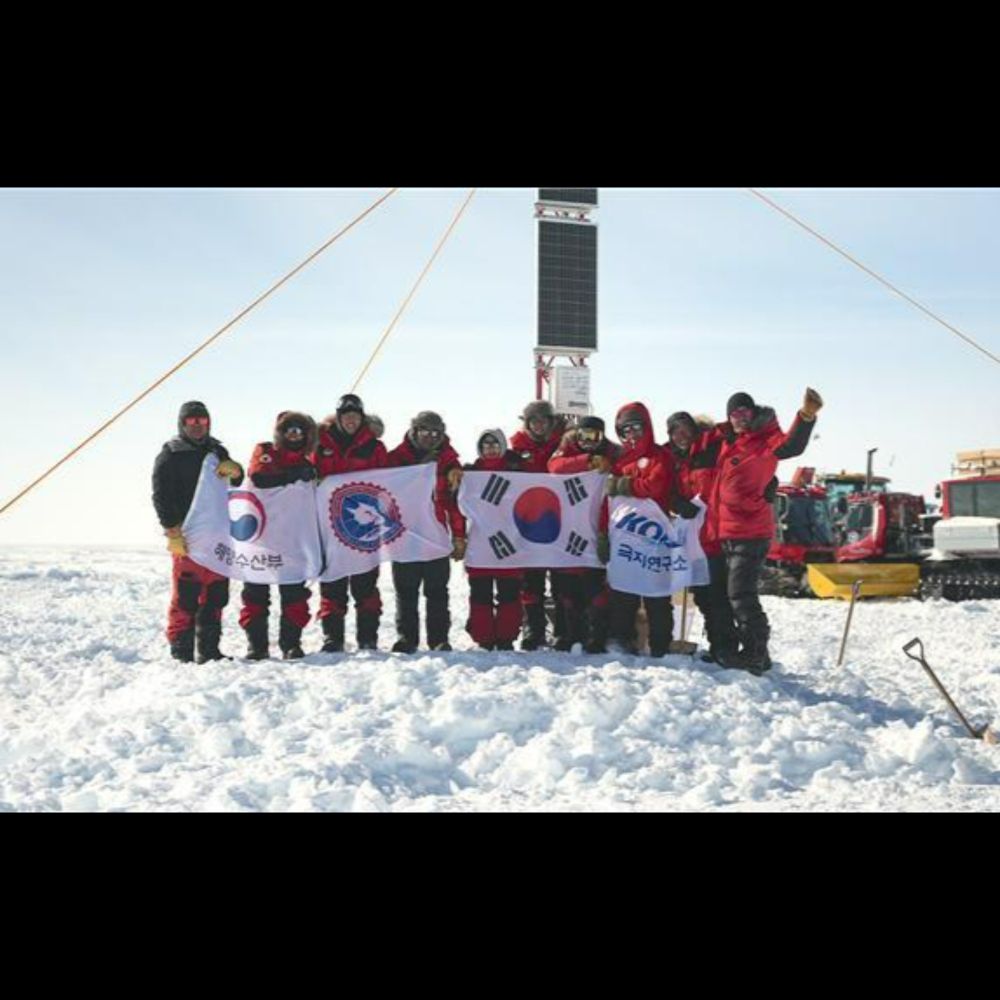 Korea arrives at candidate site for Antarctic inland research station