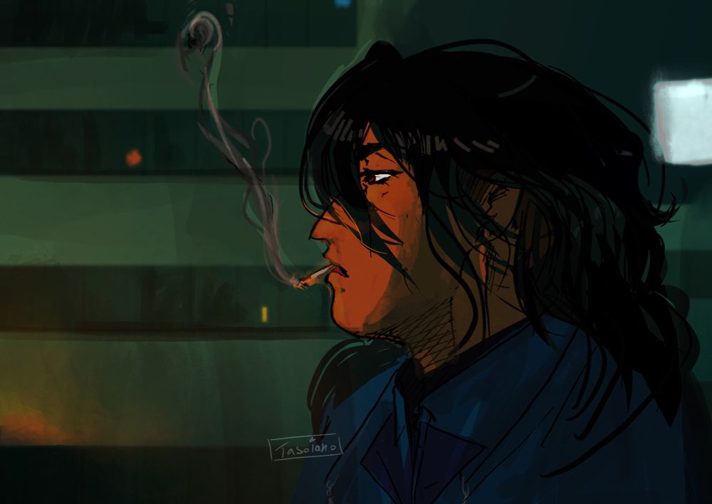 شادي يدخن مع اضاءة برتقالي و خلفية خضراء لمباني