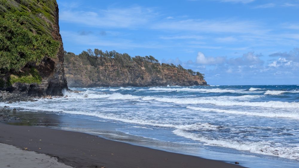 Pololū Valley Beach