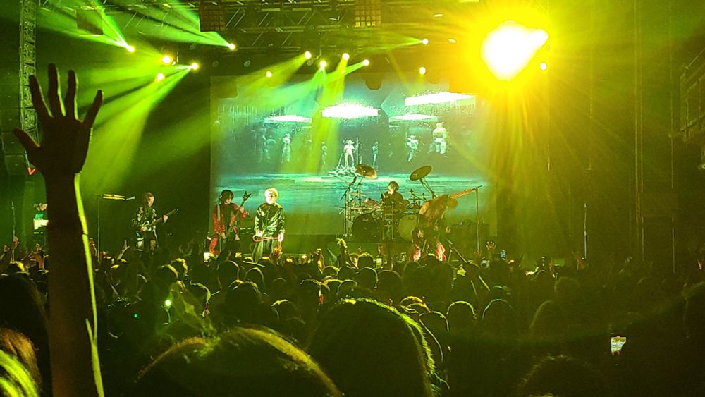 Dir en grey on stage at The House of Blues in Anaheim, as seen from the back of the crowd