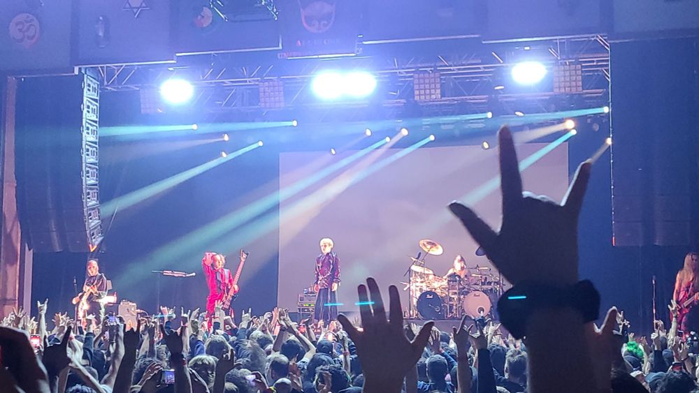 Dir en grey on stage at The House of Blues in Anaheim, as seen from the back of the crowd