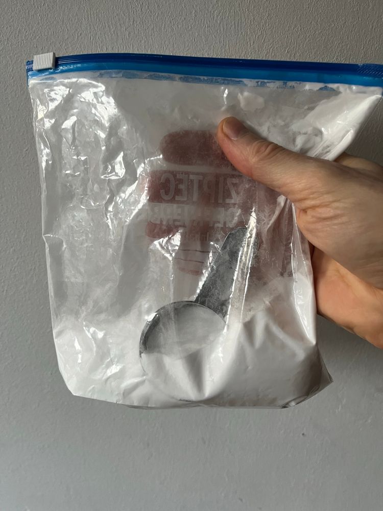 1l Plastiktüte mit weißem Pulver (malto)