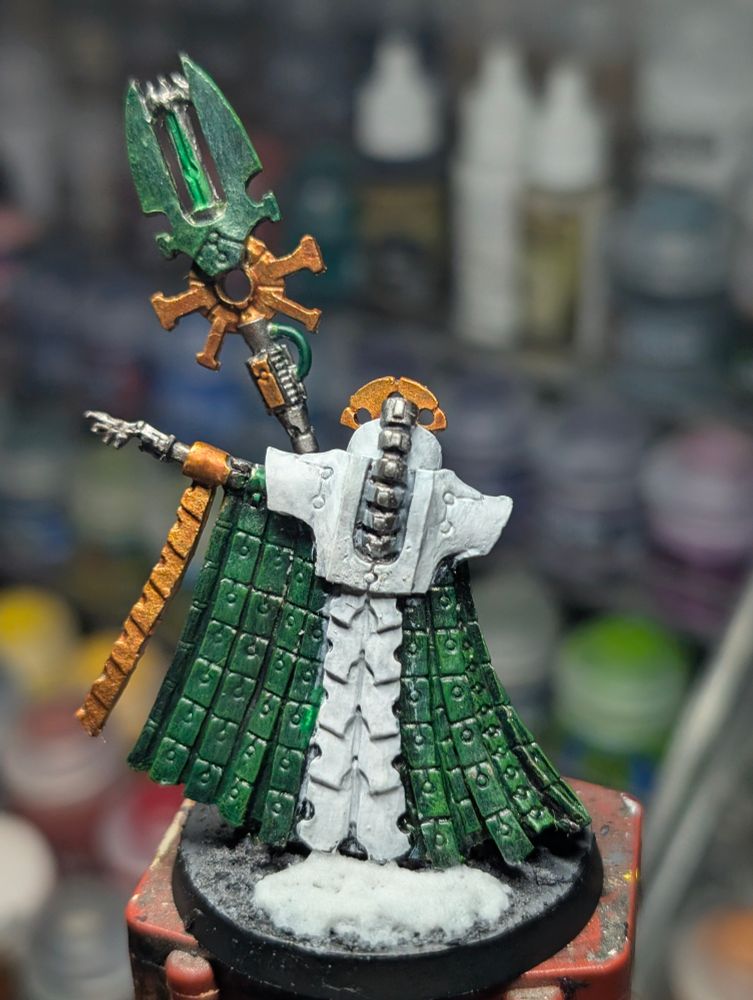 Zandrekh from the back, showing off his white armor playing, green cloak, and snowy base