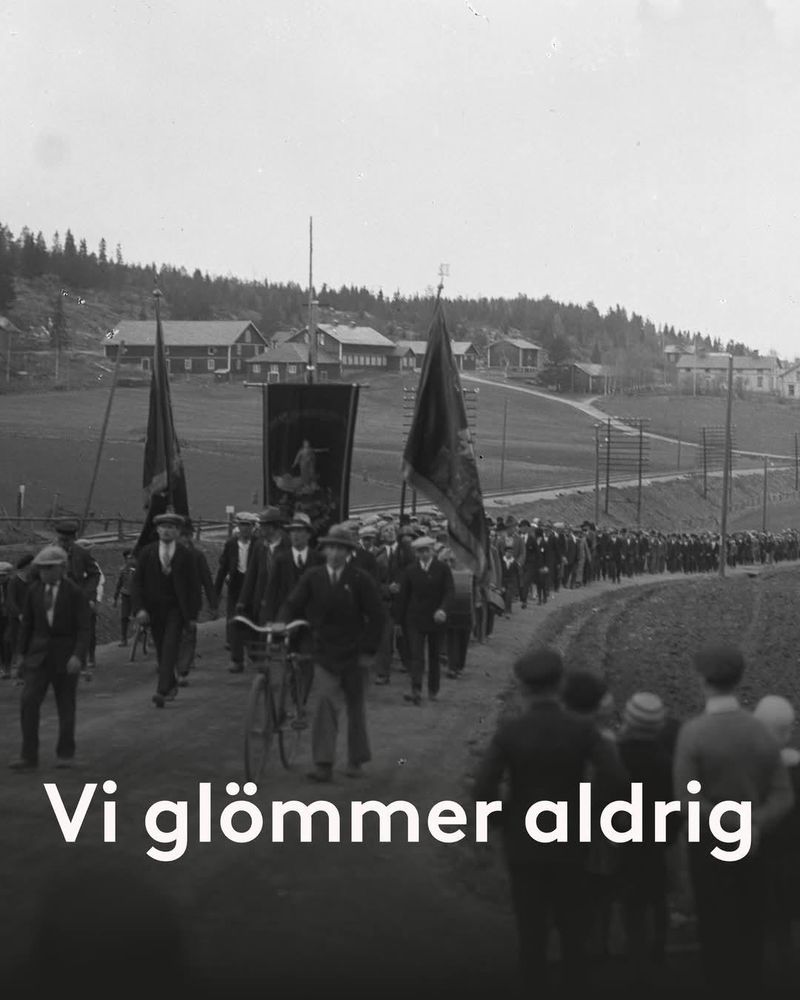 Demonstrationen i Ådalen 1931,med texten "Vi glömmer aldrig"