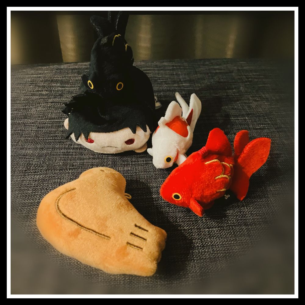 チビぬいﾁﾋﾛと淵天概念金魚ぬいぐるみと、豊島屋さんのきゅうほるだー🕊