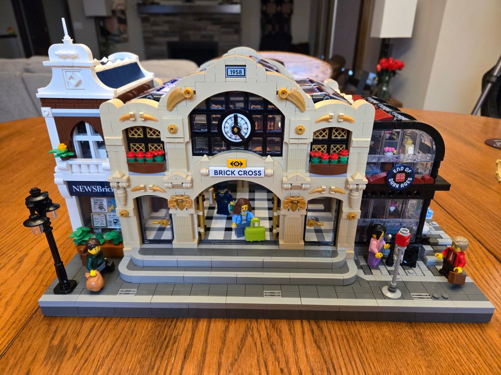 Brick Cross train station Lego set