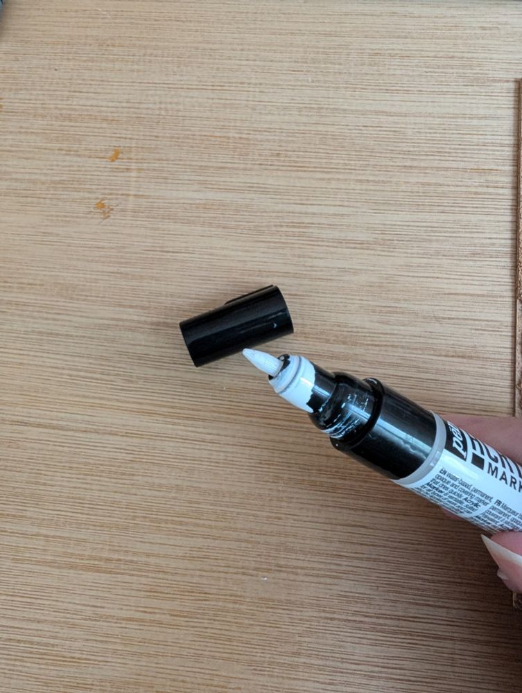 Pointe ronde dudit feutre.