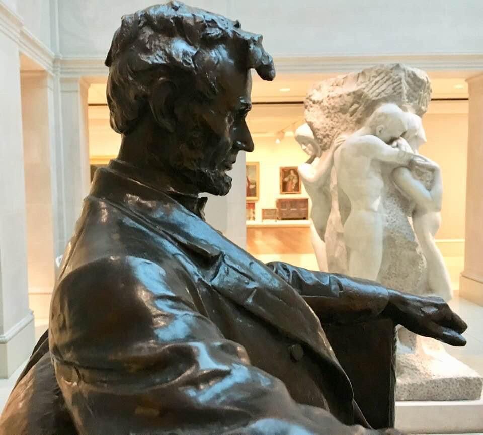 Photo of a statue of Abraham Lincoln