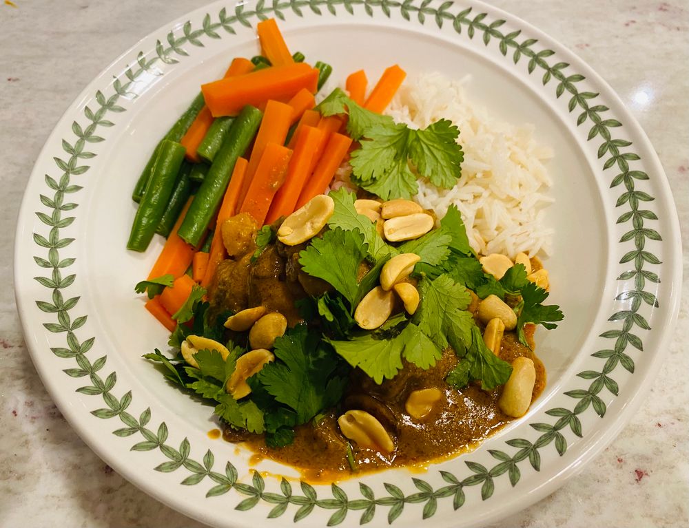 Massaman curry, rice & veg