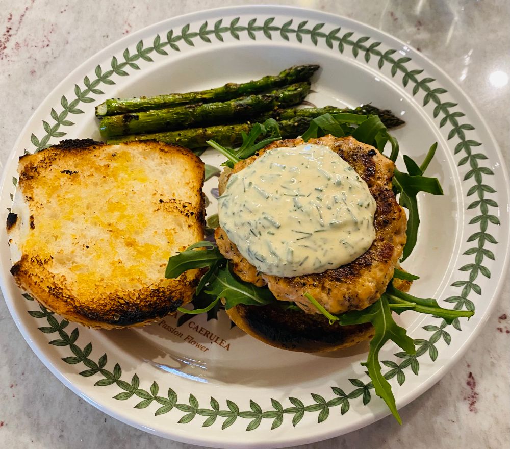 Zesty salmon burgers 