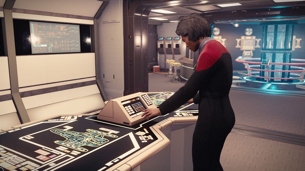 Screenshot, Maschinenraum mit Konsolen und Warpkern, eine Person in roter Starfleet-Uniform