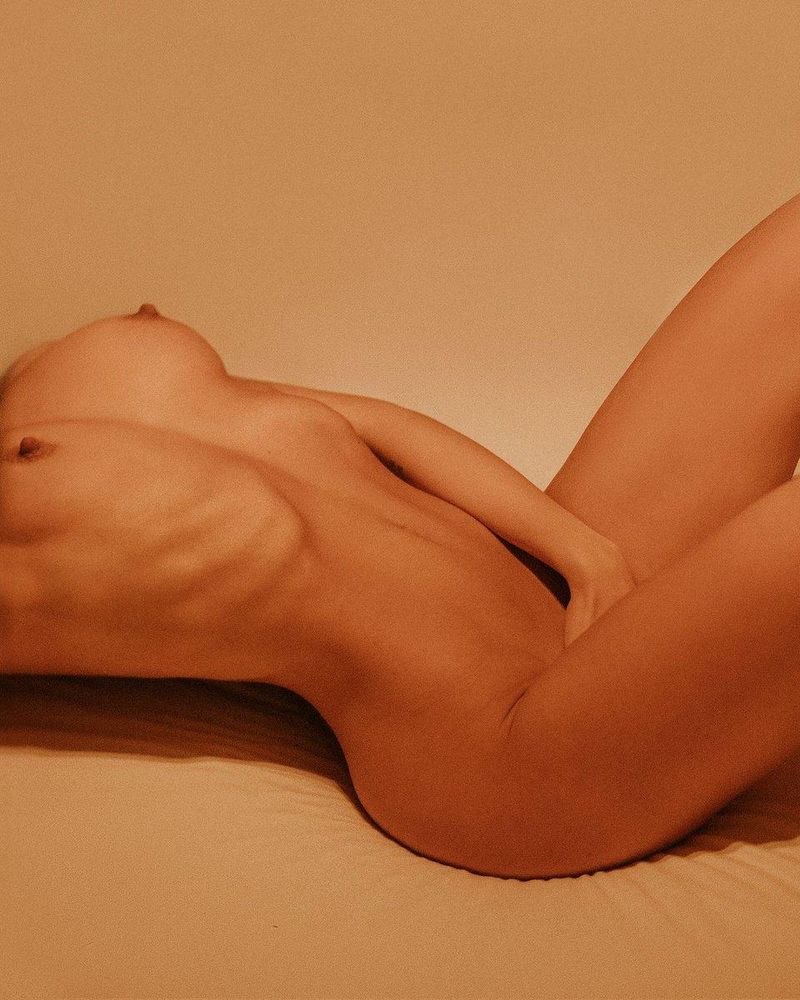 Picture of a beautiful lady. Hashtags: #boudoir #fineart #fineartnude #nudeart #artisticnude #nudemodel #beautifulwoman #modeling #nudewoman #erotic #naked #nakedgirl