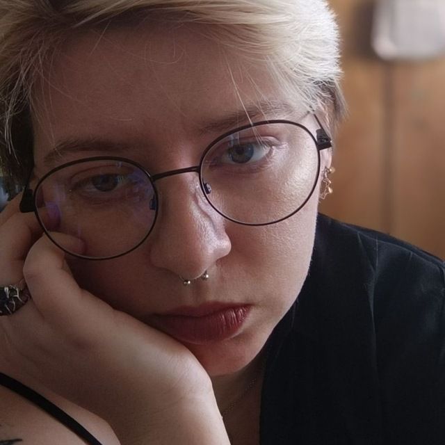 Старіше фото, така ж зайобана і зла