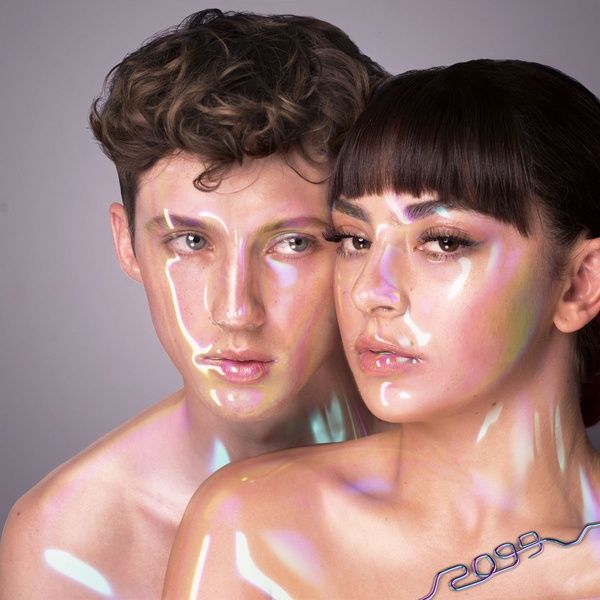 La couverture de l'album 2099 (feat. Troye Sivan) de Charli XCX, Troye Sivan