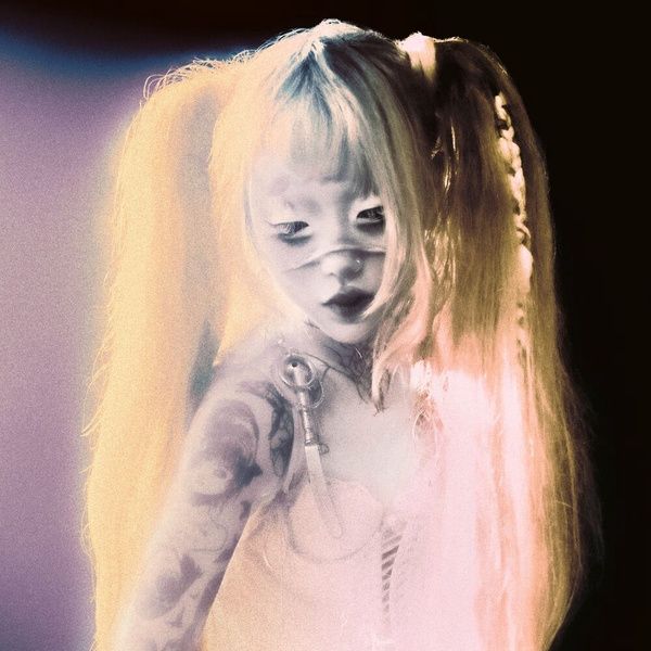 La couverture de l'album dazies de yeule