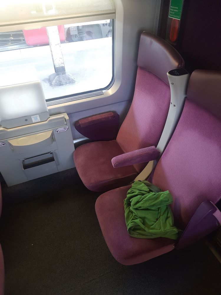 2*2 arrangement without a table