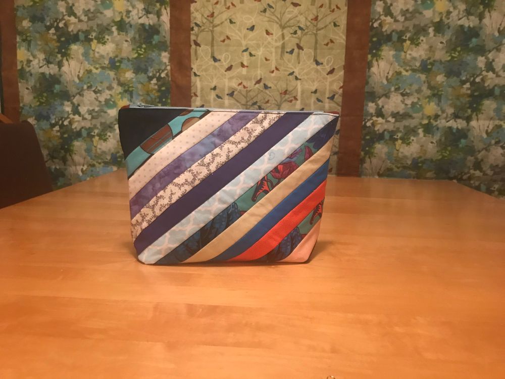 Scrappy quilted zipper bag placed on a table