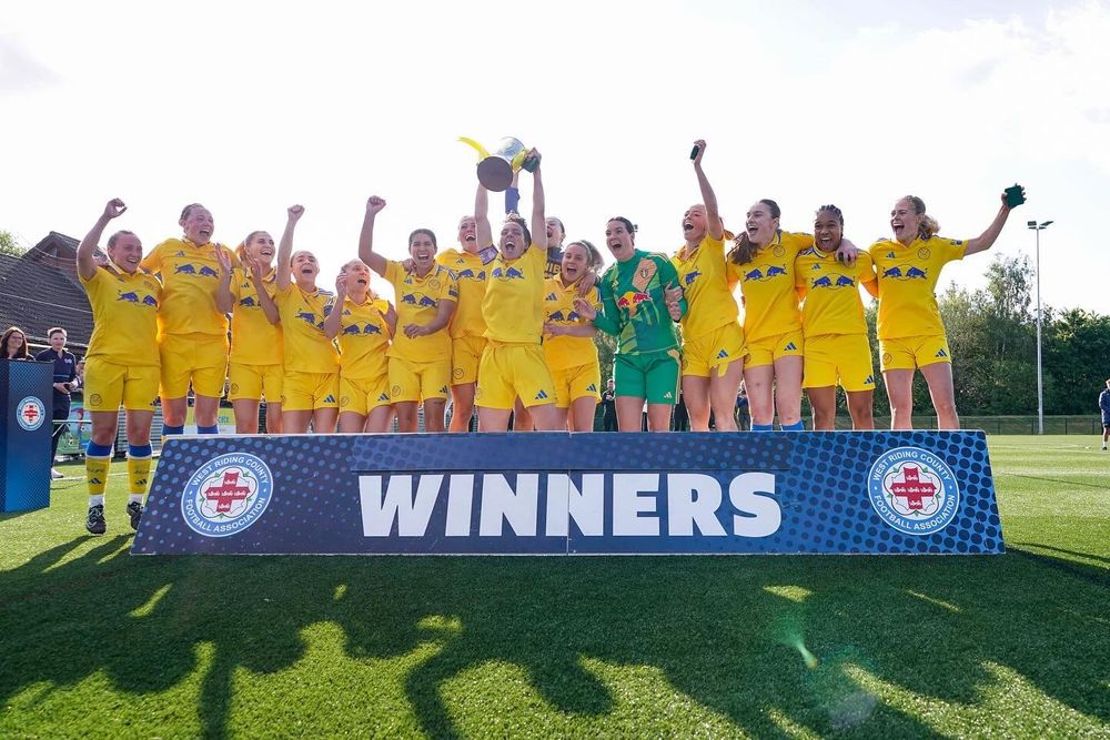 LUFC W celebrate winning the FA County Cup, May 25 [Pic - LUFC]
