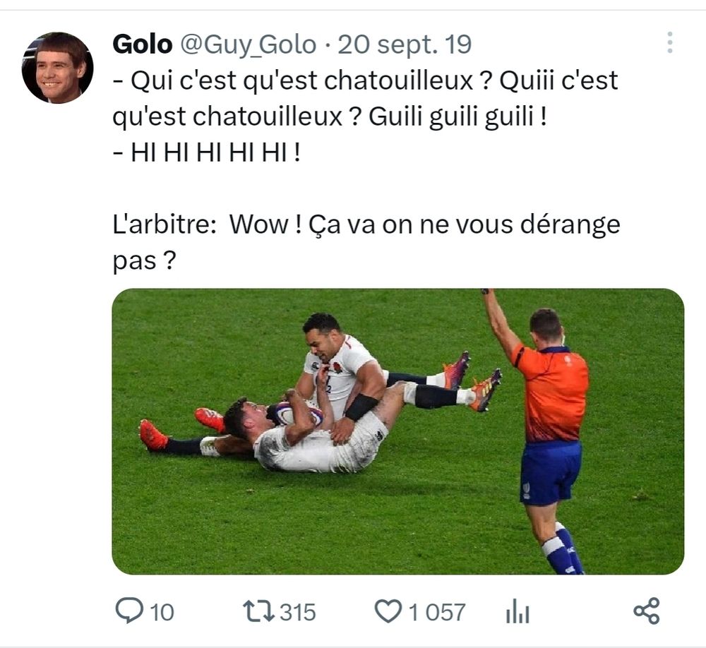 Image: deux footballeurs au sol
Texte : - Qui c'est qu'est chatouilleux ? Quiii c'est qu'est chatouilleux ? Guili guili guili !
- HI HI HI HI HI !

L'arbitre:  Wow ! Ça va on ne vous dérange pas ?