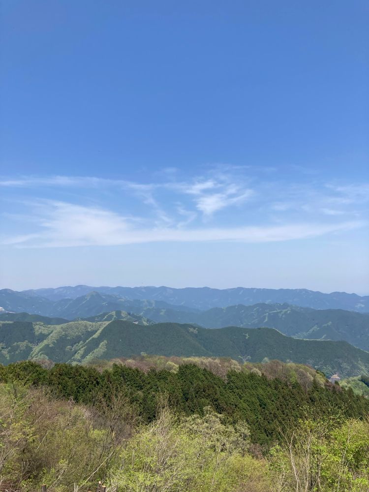 山頂の景色。遠くは筑波山。