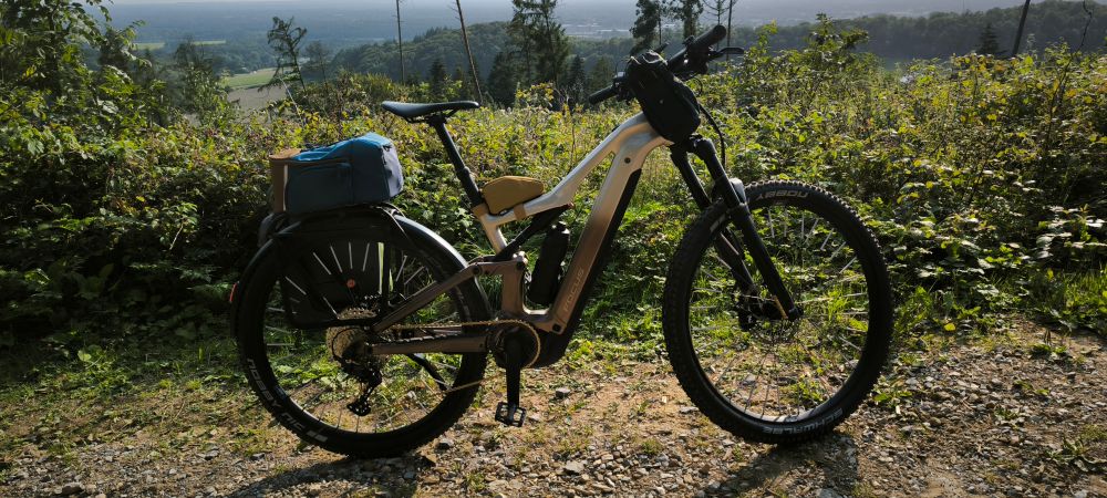 Emtb auf einem Wanderweg