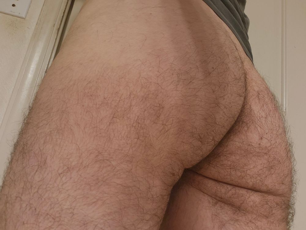 Bottom view of Rue's bottom 