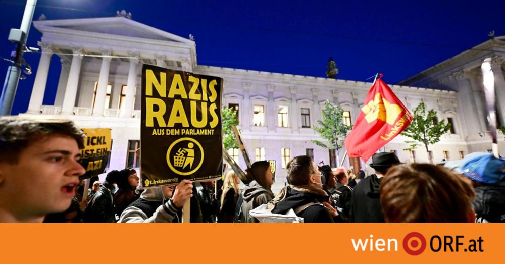 Demonstration gegen FPÖ vor Parlament