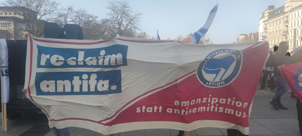 Frontbanner "Reclaim Antifa. Emanzipation statt Antisemitismus"