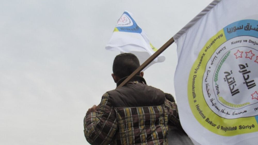 Die Demokratische Selbstverwaltung von Nord- und Ostsyrien (DAANES) hat die geplante Parlamentswahl in Syrien scharf kritisiert und ihre internationale Anerkennung abgelehnt. Die Abstimmung sei wed...