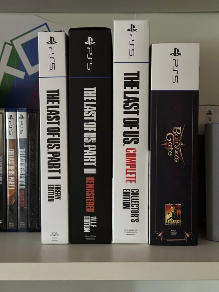 A photo showing three TLOU PS5 collector’s editions that don’t match in size or design, because whoever designed the boxes is clearly unhinged 