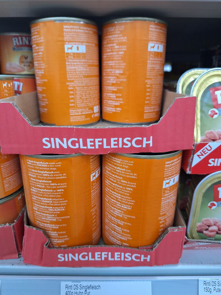 Konservendosen mit der Aufschrift "Singlefleisch"