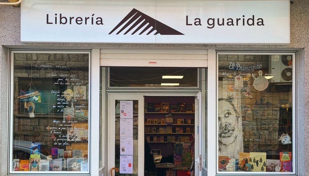 La librería La Guarida, de Cercedilla, ha resultado ganadora de la nueva edición del Concurso de Escaparates PORQUE #YOLEO