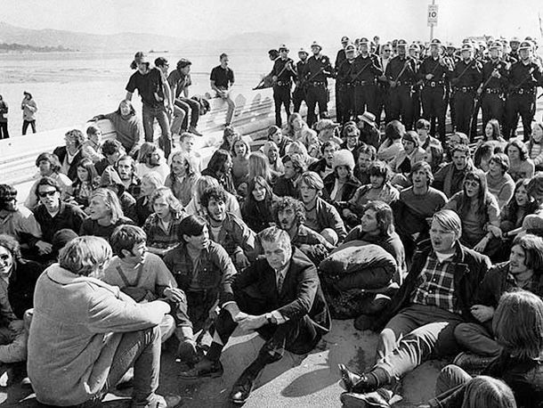 January 29th, 1970: Police move in behind protesters blocking the entrance to the Santa Barbara municipal pier on the first anniversary of the Santa Barbara oil spill. This photo was published in the January 30th, 1970, Los Angeles Times. Photo, Bruce Cox / Los Angeles Times.