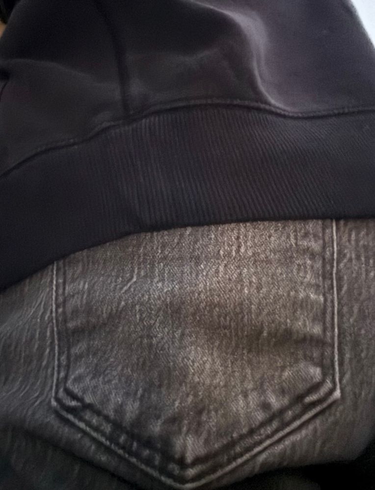 Just a picture of my jeans pocket that’s it. Nothing else just the back pocket of my jeans where I keep my phone sometimes…. and it’s a pocket.