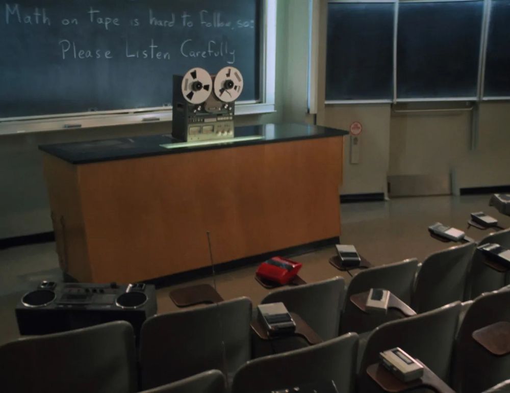 Scene from the movie Real Genius in which a tape recorder lectures to a room full of tape recorders.