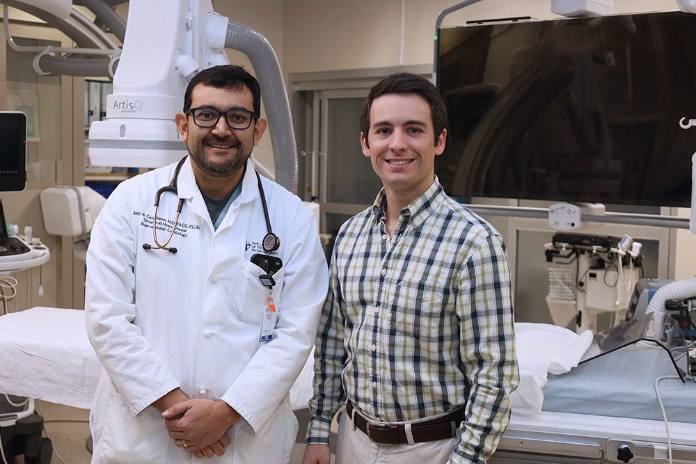 Dr. Castellanos and Professor Rego stand in a lab.