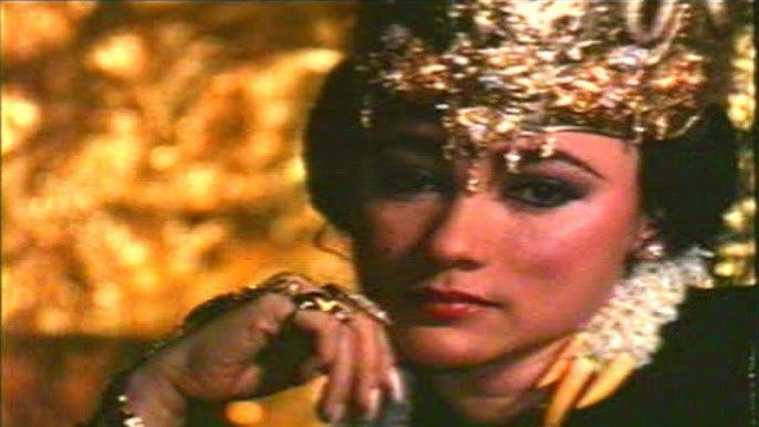 Suzzanna in NYI BLORONG (1982) looks at you seductively. Her hand is poised in a way that looks as if she has a very glamorous toothache. 