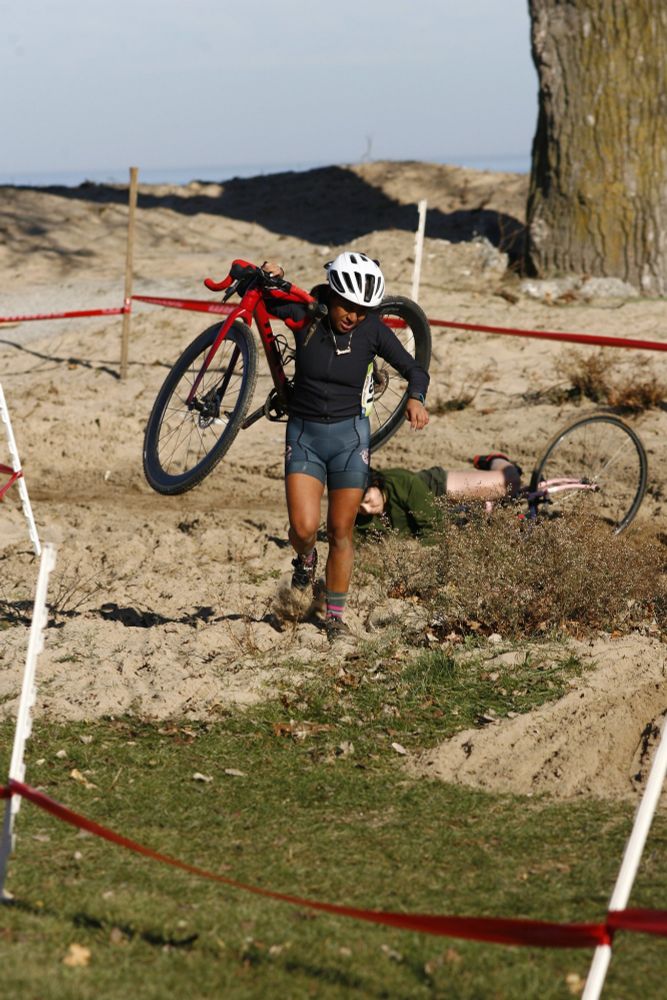 Lil Jenny running while her competitors eat dirt. 