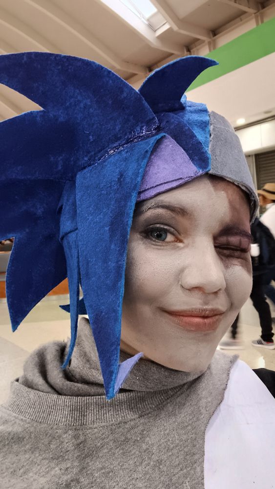 Gwendroid cosplay makeup