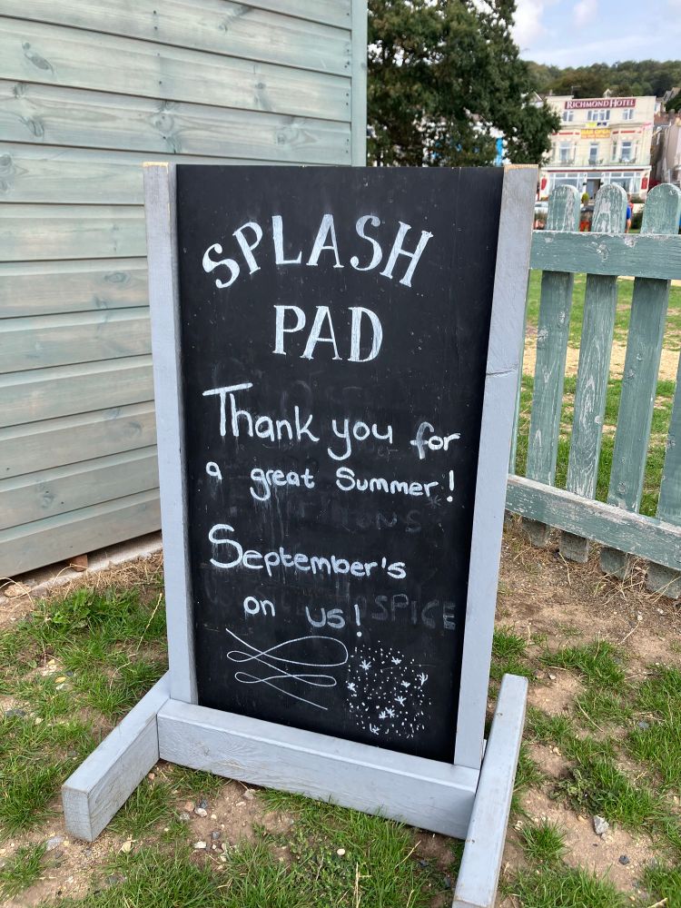 Sign saying the park is free