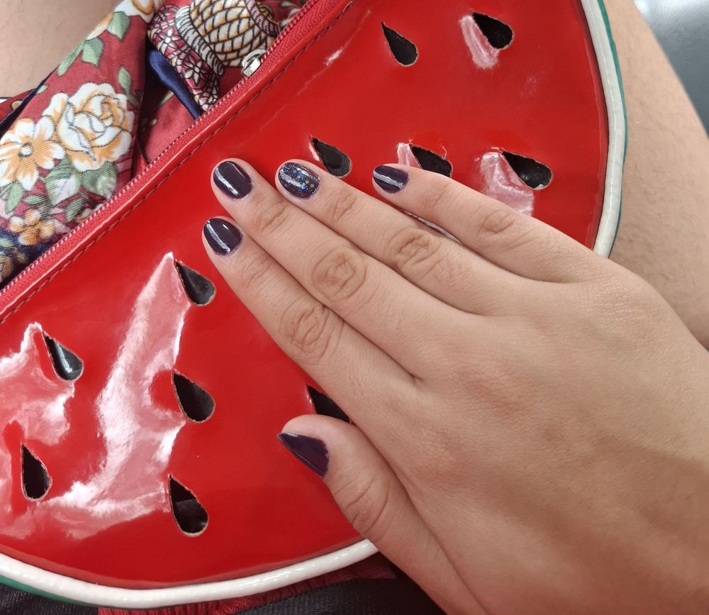 Tinha falado da minha unha sábado, aqui ela