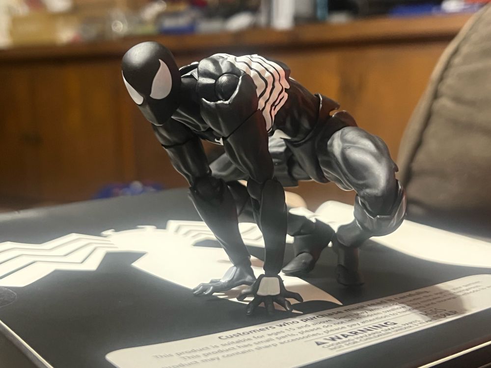 Black Suit Neighbor crouch! You get the usual crazy cool Yamaguchi articulation, but I feel the wacky anatomy is more fun on the symbiote and the joints that can be eyesores are more subtle as they blend in with the really slick matte black