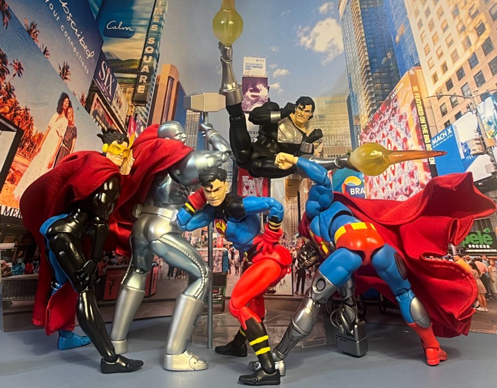 Five MAFEX Supermen shake their money makers