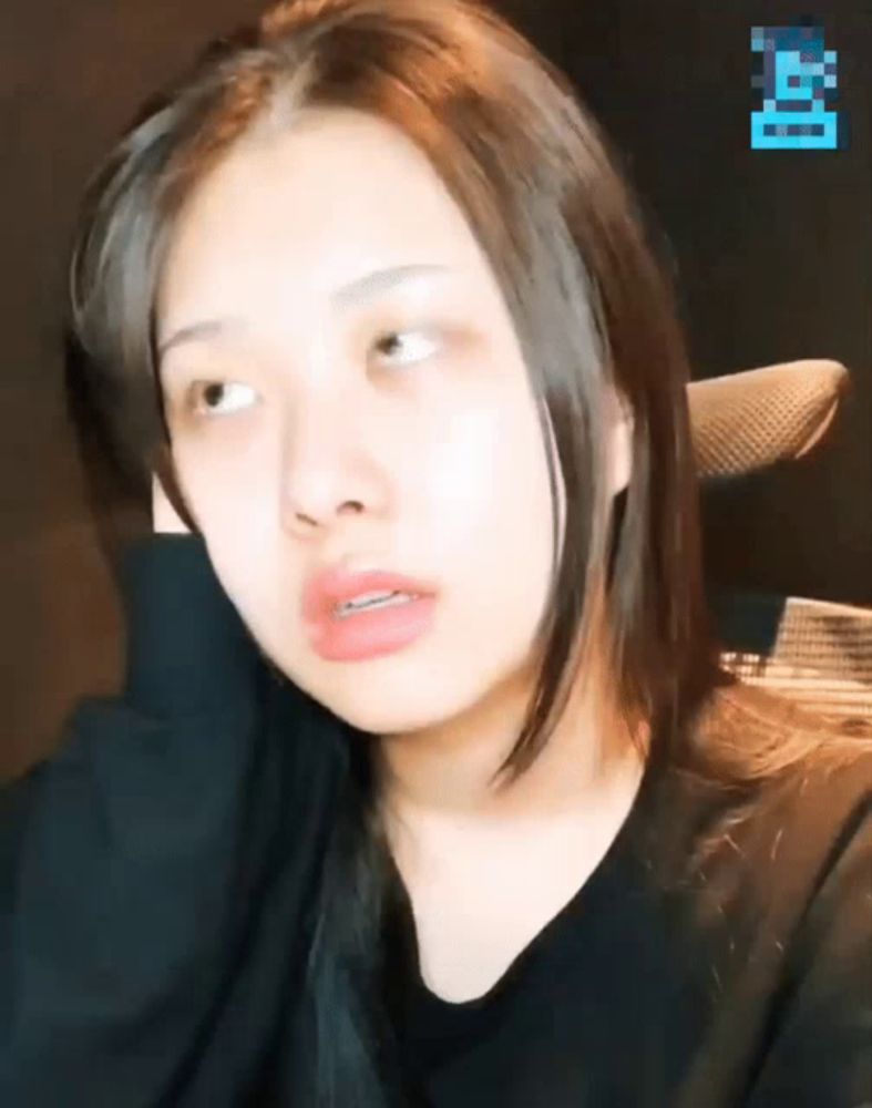 a close up of a woman 's face with a vlive logo in the upper right corner