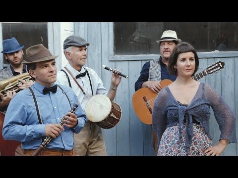 ELS VELLS COMPANYS - Cobla Catalana dels Sons Essencials (clip oficial)
