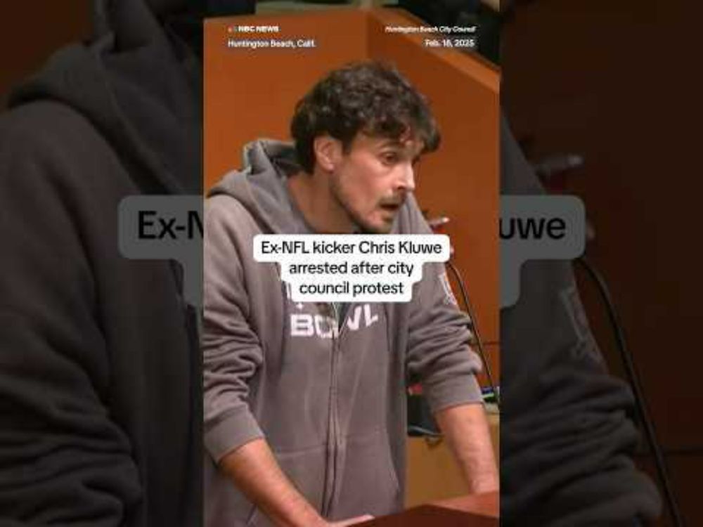 Ex-NFL kicker Chris Kluwe arrested after city council protest