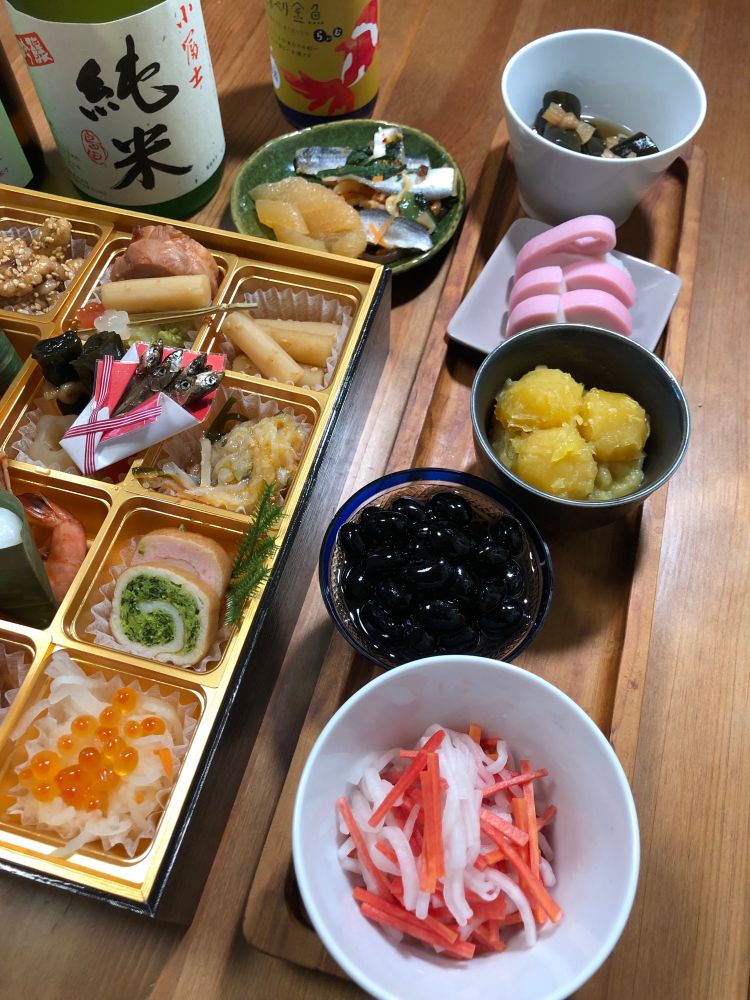 お節は京都渓三閣だそうです。