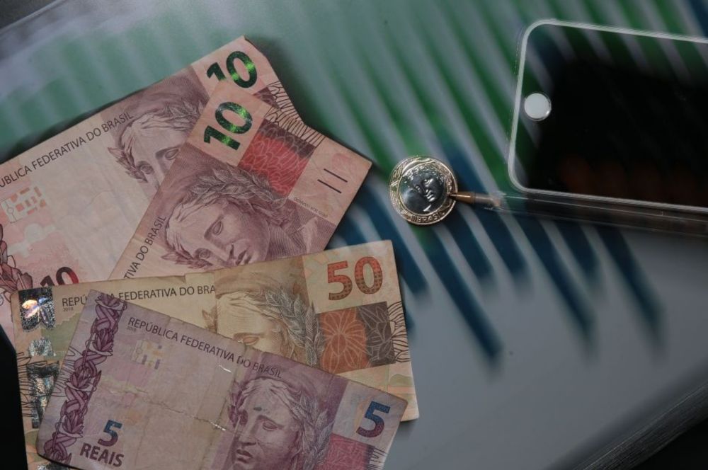 Com gastos em alta e despesas fora da meta, ano terminará com rombo de R$ 68,8 bi | CNN Brasil