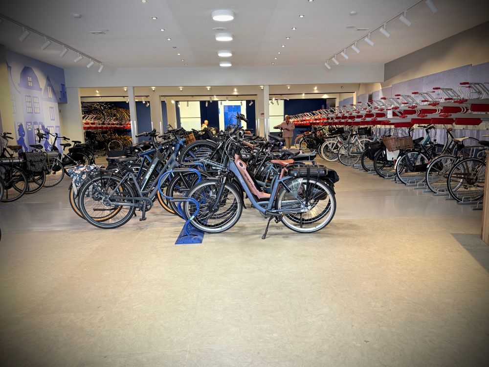 Cycle parking in a shop unit in Delft