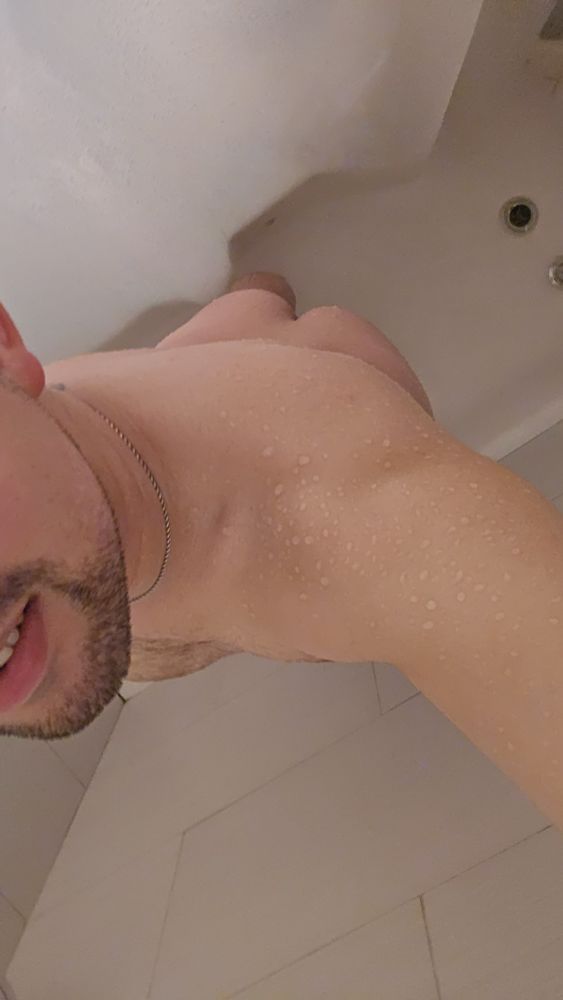 Over the shoulder shower selfie, a downshot of my ass
